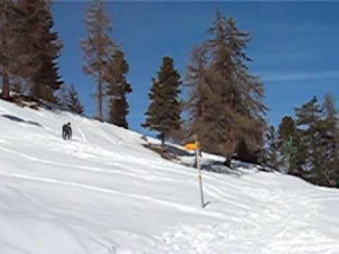 Hammer Sprung über Hütte