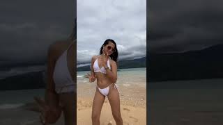 bikini TikTok be like...