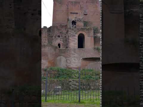 Vídeo vertical Ruínas em Giardini Nicola Calipari Roma, Itália
