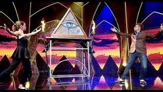 Por arte de magia - María Esteve aparece desde el Ojo de Horus