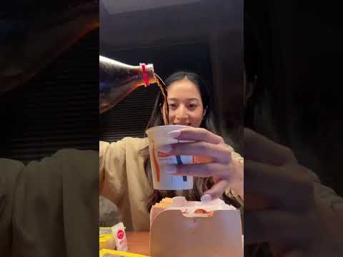 ordering fried chicken delivery in korea #koreanfood #korea #friedchicken #mukbang