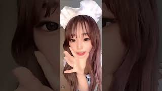 【TikTok】胸元ゆるゆるでダンス?
