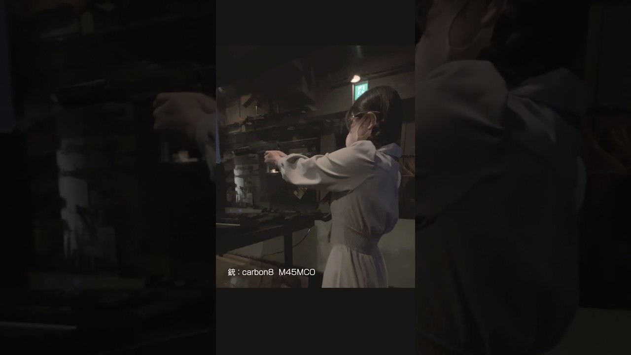 女子がCO2ガスガン撃つ揺れる Eshooter FLARE Smokey BT