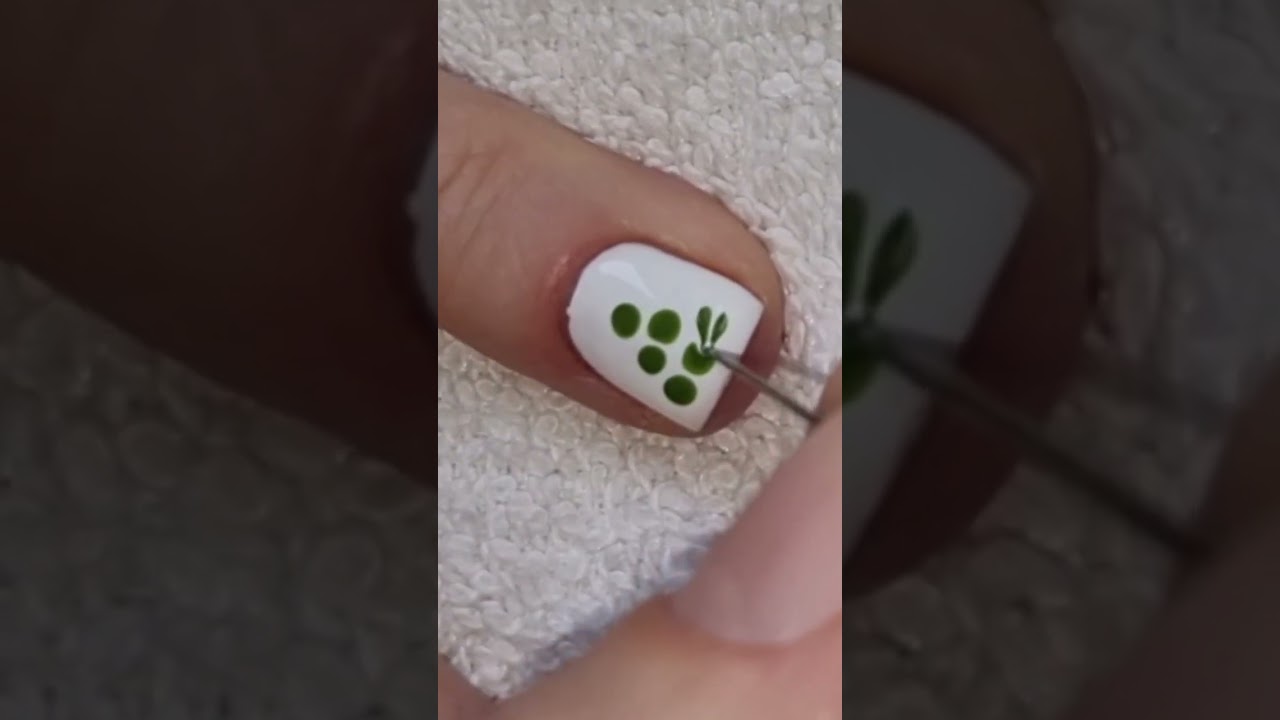 Easy Christmas Nail Art | Christmas Tree Nail Tutorial | #nails