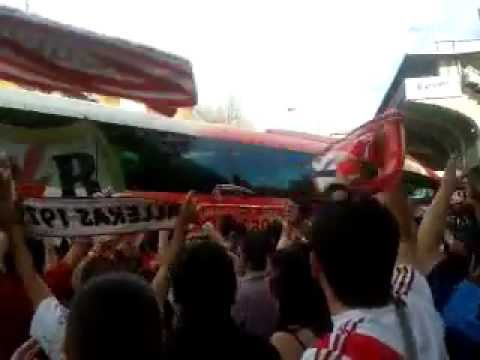 Llegada del Rayo en el partido ante el Granada