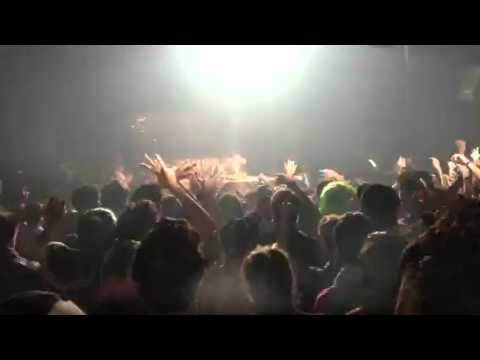 Signatune - Hommage DJ Mehdi a Toulouse - A-trak gesaffelst