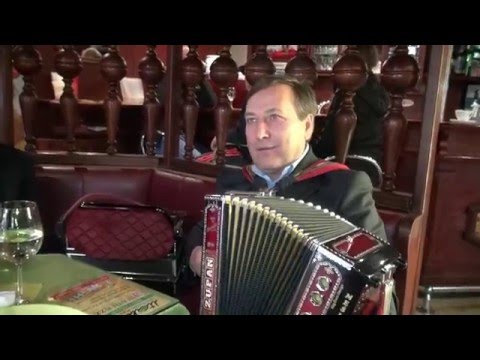 Branko in Matej Mešl & Brane Klavžar & Janez Dolenc-Med cvetlicami po logu (v živo)