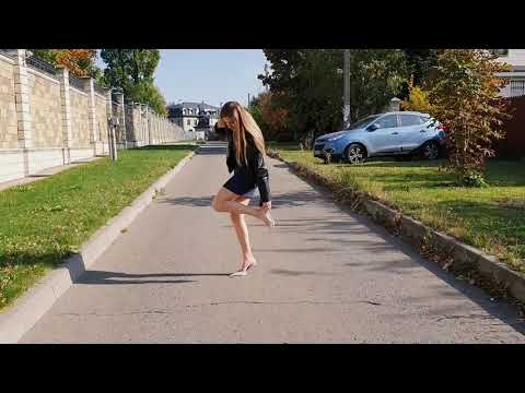 Girl in italian high heels slingbacks walking with a straps down, slingback walking (scene 602)