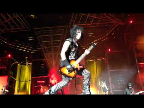Mötley Crüe - All Bad Things - Live From The Front Row