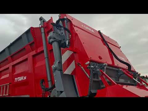 Розкидач органічних добрив Unia Tytan 24