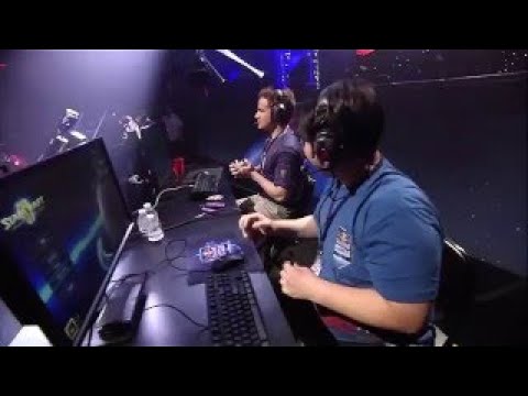 StarCraft II (VIOLET/MASA vs HUK/MC) Red Bull Battle Grounds Finals 3