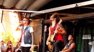 Memphis May Fire- Alive in the lights (Live)