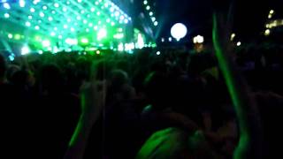 Time is Running Out at Wembley stadium (2) 2010 11th Crowd crazy !