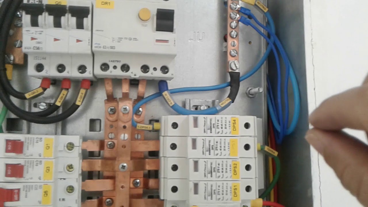 Watch Now CUIDADO AO MONTAR O QUADRO DE DISJUNTORES CUIDADO AO MONTAR O QUADRO DE DISJUNTORES