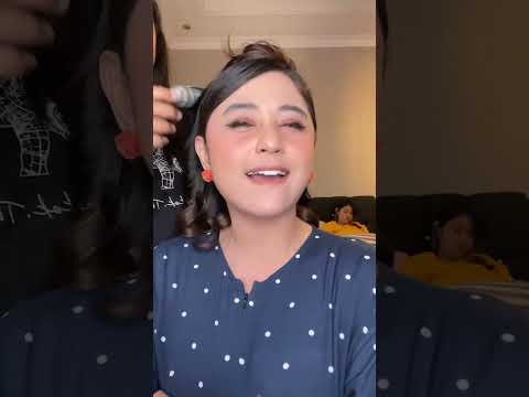 Dewi Perssik live di Instagram