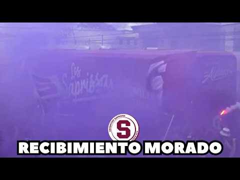 "Recibimiento bus Saprissa" Barra: Ultra Morada &bull; Club: Saprissa