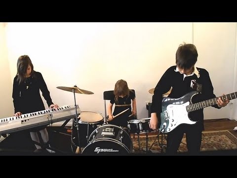 Children Medieval Band - There's A Place - Beatles cover