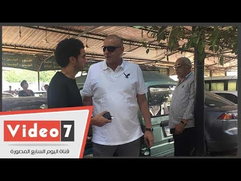 عمر جابر فى جنازة محمد عباس مدرب الزمالك السابق