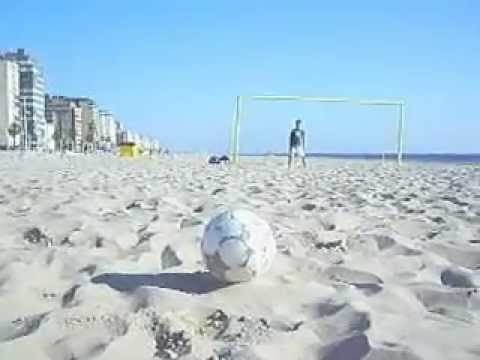 Gol de Falta en la playa