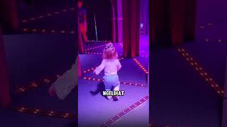 Download lagu Beginilah cara keluar dari labirin cermin‼️😱 mp3 Download lagu Beginilah cara keluar dari labirin cermin‼️😱 mp3