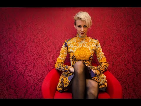 "I attract the crazy ones" - Lisa Eckhart - ON THE RED CHAIR
