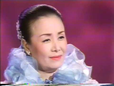 歌のグランド ショークリスマスに愛を唄う (1982) - Misora Hibari sings Christmas songs のサムネイル