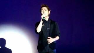 Download lagu Onew solo - The Road to Me (내게 오는 길) [FULL FANCAM 111103 Shinee in London] mp3