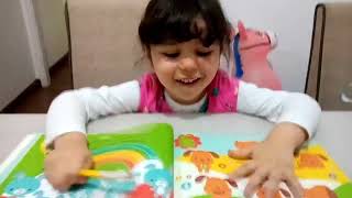 Laís e sua tarefa escolar, sempre querendo mais