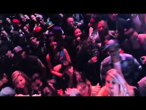 Mv Bill e Kamila CDD- Teatro Mars - fazendo a preza!!!!