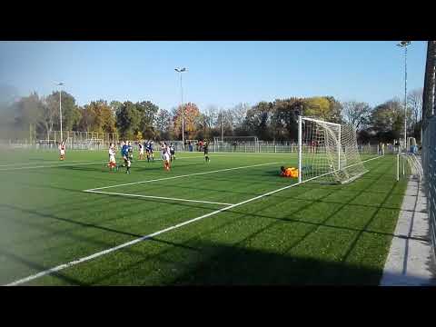 Voetbal RCL JO15-1 vs Blauw Zwart JO15-1, spelmoment strafschop