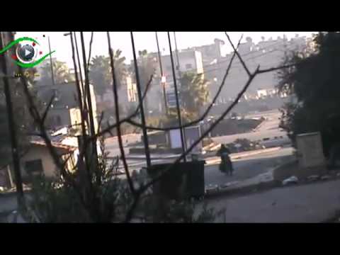 استهداف دبابة بقذيفة آر بي جي من قبل كتيبة حمص العدية في حي باب الدريب في مدينة حمص