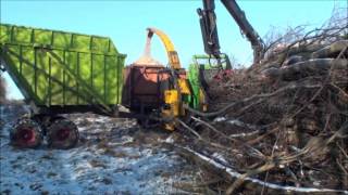 preview picture of video 'Flishugning af woodson.dk - Heizohack HM14-800 og Claas Xerion 3300'