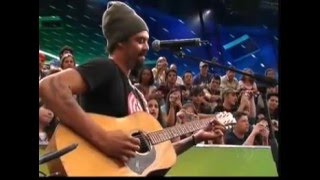 Hello Bonjour - Michael Franti(solo version) - Live on Altas Horas