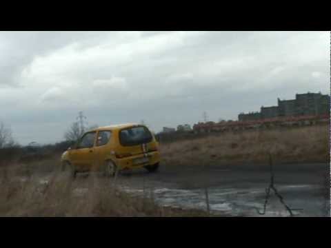 Punto wypadek zderzenie z murem