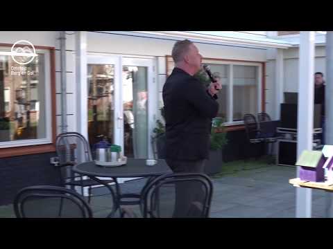 Arno Kolenbrander zingt bij Gasthuis St Jan de Deo Millingen