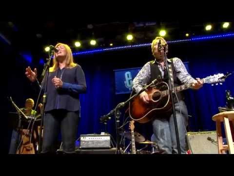 Mary Gauthier - Another Train (eTown webisode #896)