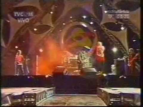 Chorão (Charlie Brown Jr) e Raimundos - Marginal Alado e Mulher de Fases - Planeta Atlântida 2002 SC