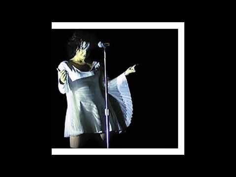 Videoclip de So Broken (Live) — Björk