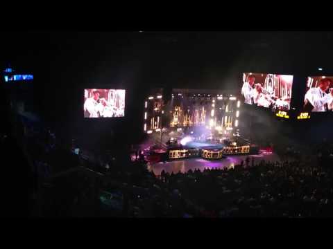 MBD sings a slow medley (Lemaan Tatzliach, Vahavioissi, Rachem Bechasdecha)