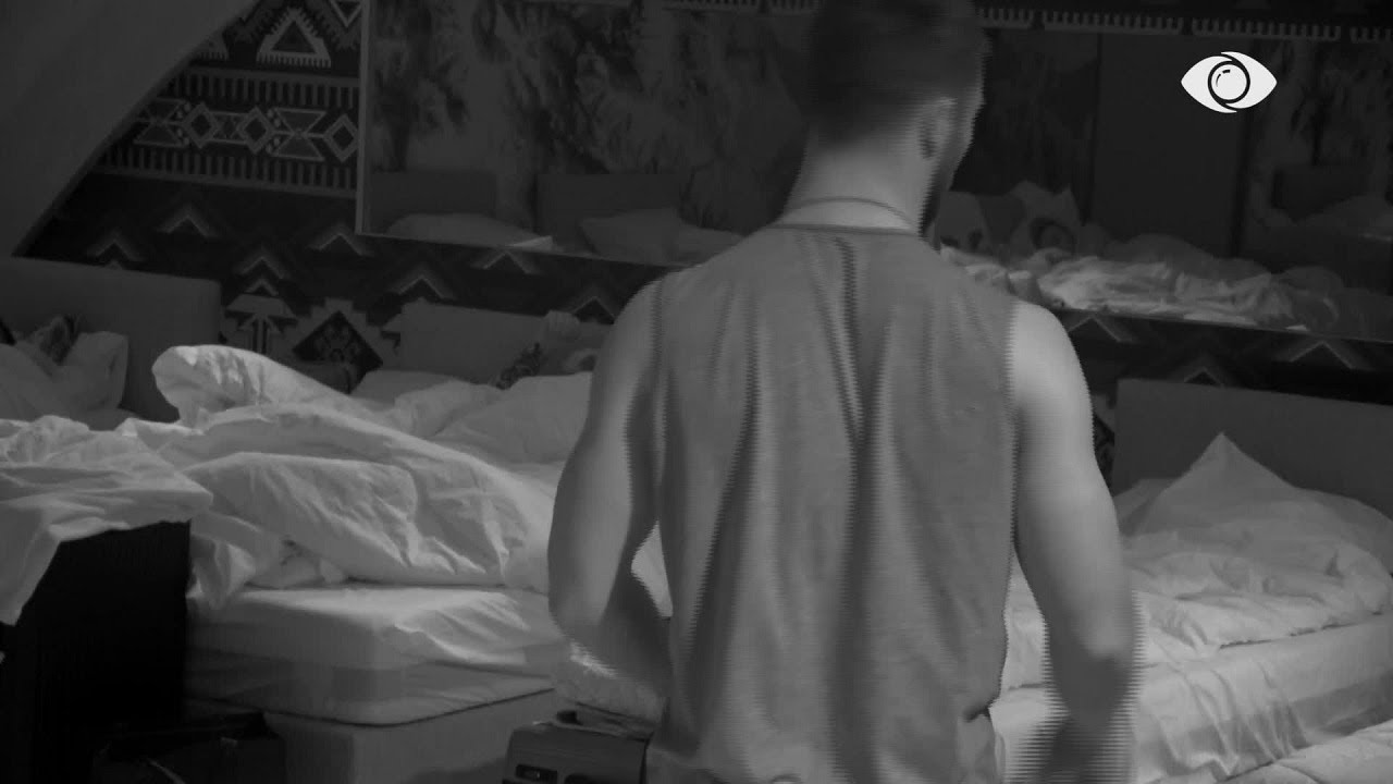 “Ky është shok”/ Meritoni afrohet e puth Riken dhe Rozën, Romeo: Jepi edhe racionin tim!