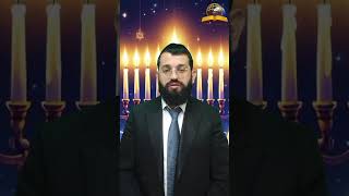 מי שמכבדים אותו להדליק נר חנוכה ברחובה של עיר או בסופר מרקט האם מותר לו לברך (קו ההלכה הספרדי) - התמונה מוצגת ישירות מתוך אתר האינטרנט יוטיוב. זכויות היוצרים בתמונה שייכות ליוצרה. קישור קרדיט למקור התוכן נמצא בתוך דף הסרטון