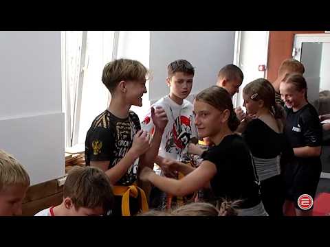 Знакомство началось с боя. В Ревде каратисты и воздушные гимнасты устроили совместную тренировку