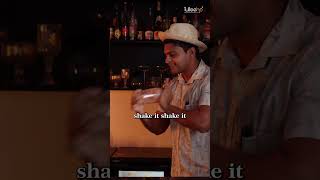 Download lagu Mixing MTSR hibiscus syrup with rosemary tequila extract ! #cocktail #drink #cocktailweek #asmrvideo mp3