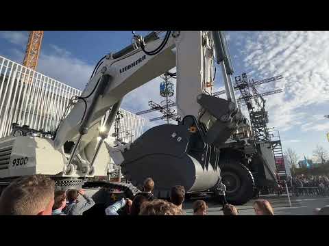 bauma 2022: Liebherr Miningbagger R 9300  hydraulic excavator