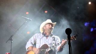 Toby Keith &quot;He Ain&#39;t Worth Missing&quot; 06/01/14