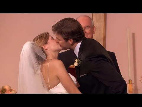 7 Insanely Lavish Sitcom Weddings No One Could Actually Afford in Real Life!