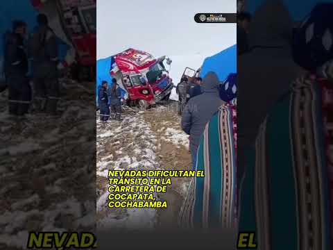 Nevadas dificultan el tránsito en la carretera de Cocapata ❄️🚗