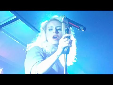 NİRAN ÜNSAL - Hangimiz Sevmedik (Müslüm Gürses cover) (Konser/Canlı) @Antalya Çatı