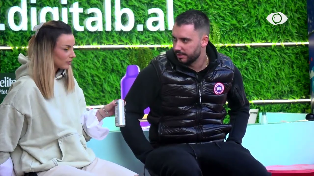 Po vdes të jetë në një linjë me Mirin/ Keijsi dhe Ina bisedojnë në oborr për Stelinën