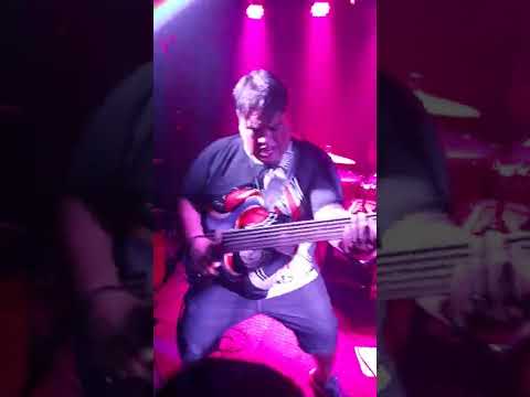 Junior Groovador tocando nirvana em João Pessoa
